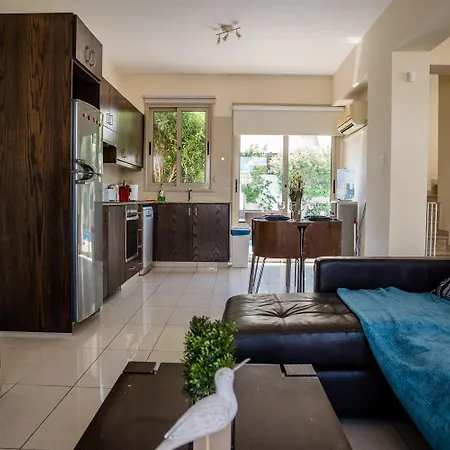 Villa Thalassa Pernera With Private Pool, 3 Min To Paralimni