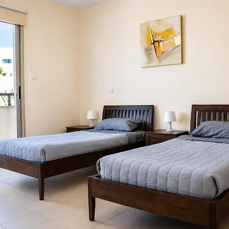 Villa Thalassa Pernera With Private Pool, 3 Min To Paralimni